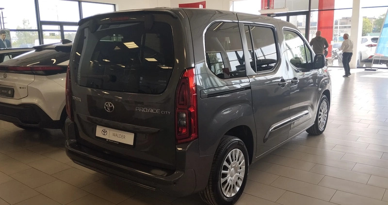 Toyota Proace City Verso cena 129900 przebieg: 4, rok produkcji 2024 z Debrzno małe 29